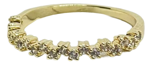 Anillo dorado con brillantitos (Talla 7)
