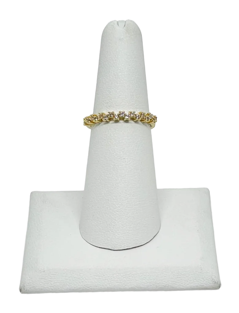 Anillo dorado con brillantitos (Talla 7)-gallery-0