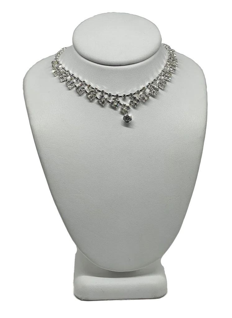 Collar de gargantía plateado con brillantitos choker