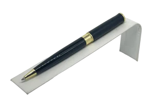 Lapicero de metal negro con dorado