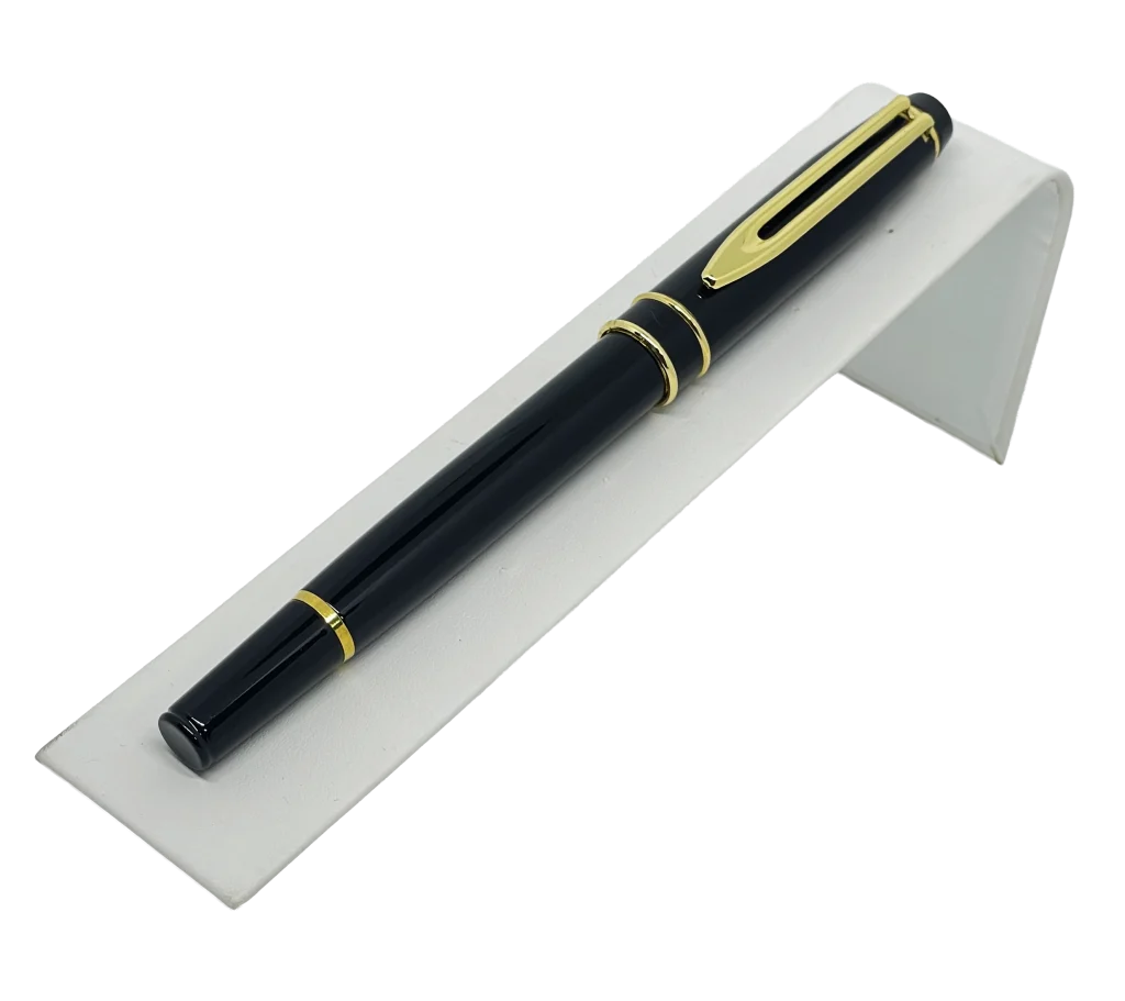 Lapicero negro con dorado de metal