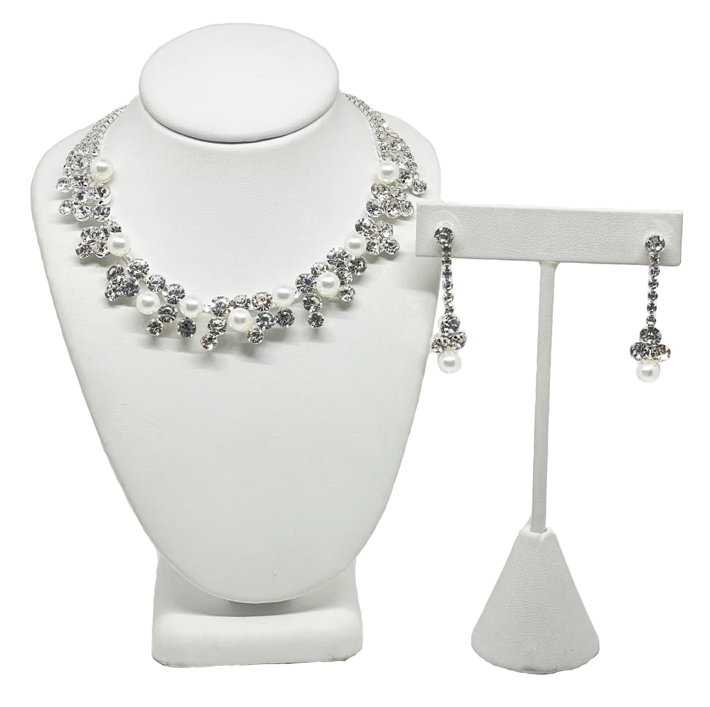 Set collar y aretes de brillantitos plateados con perlas