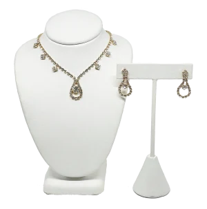Set collar y aretes dorados de brillantitos