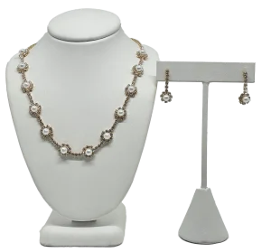 Set de collar y aretes dorados con brillantitos