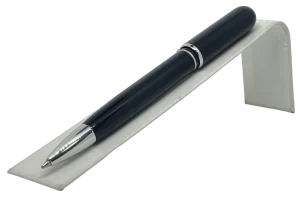 Lapicero de metal negro con plateado