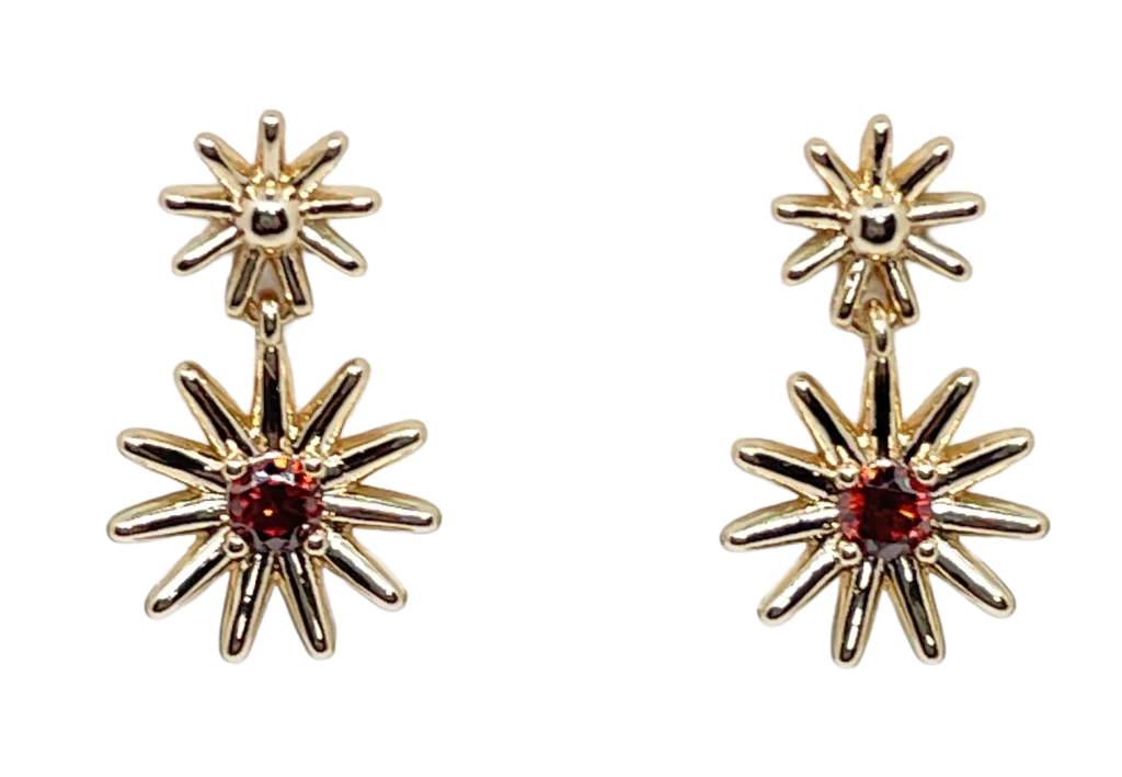 Aretes dorados de rodio con brillantito rojo