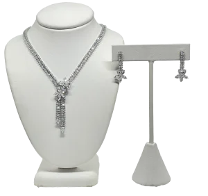 Set de collar y aretes plateado con brillantitos