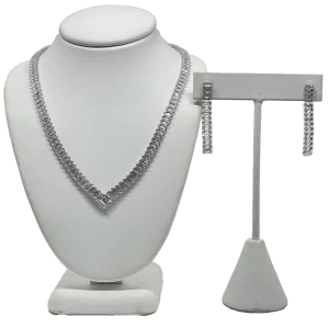 Set de collar y aretes plateado con brillantitos